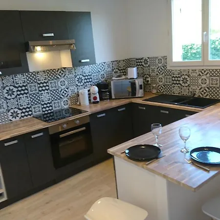 Feriehus Adorable With Piscine And